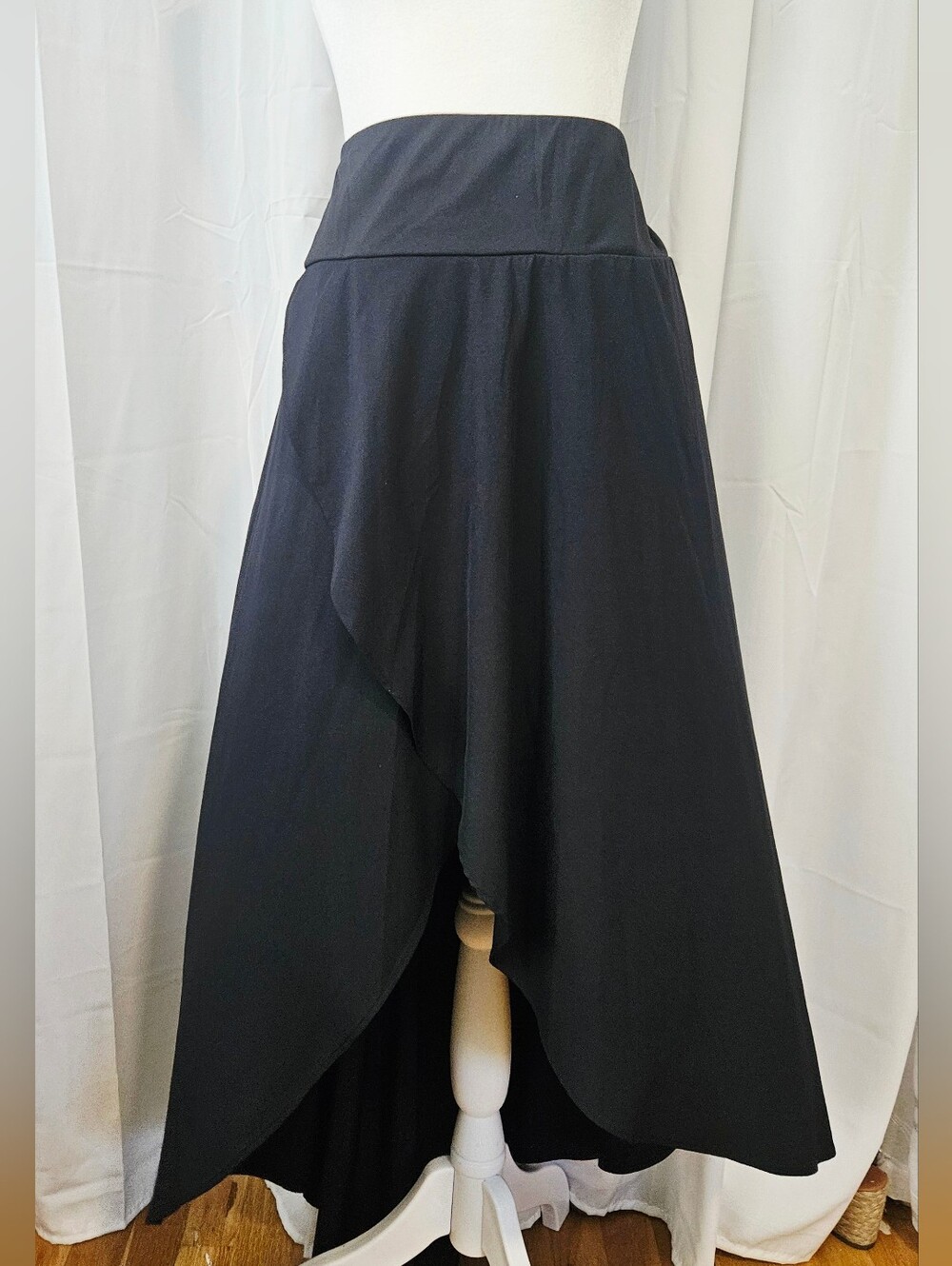 HALARA Black Asymmetrical Skirt – Size 2X – EUC